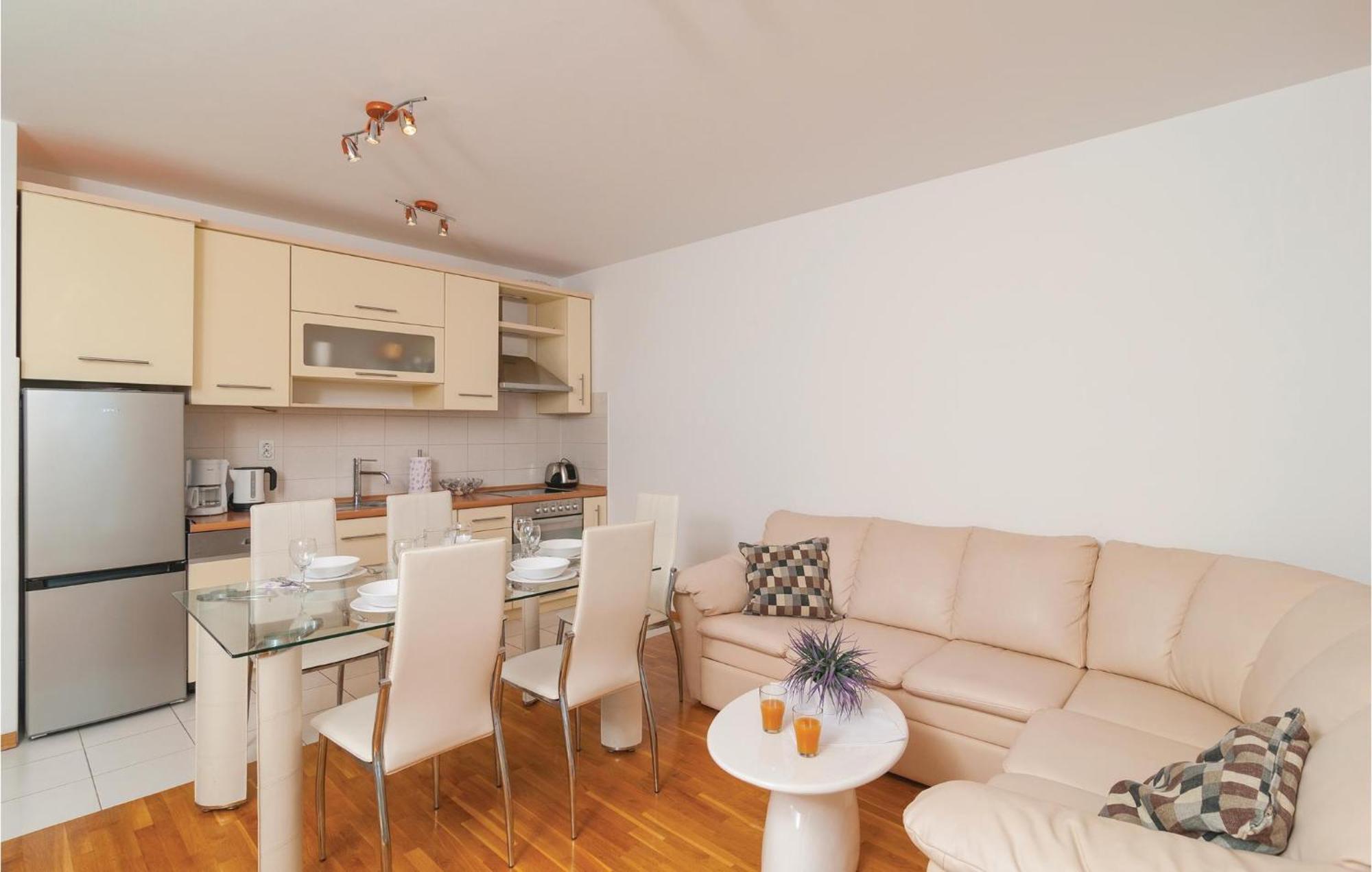 Nice Apartment In Omis With House Sea View Eksteriør bilde